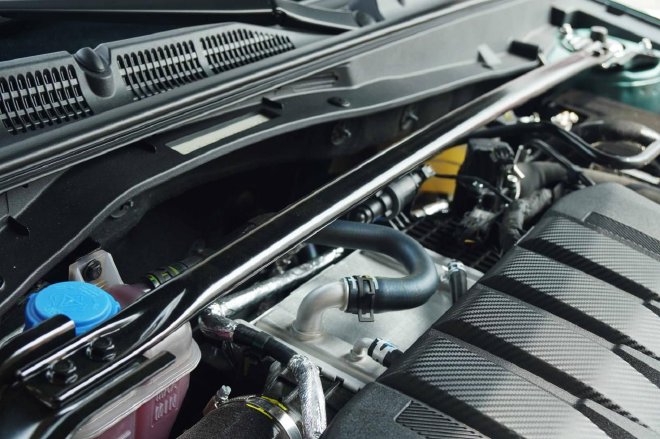 电动尾翼 四出排气 第三代UNI-V如何取悦年轻人