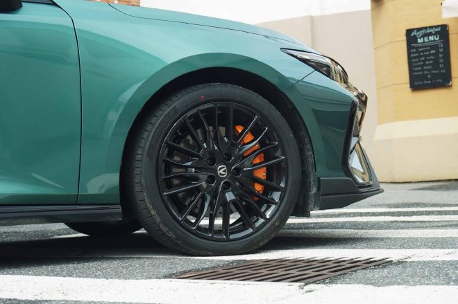 电动尾翼 四出排气 第三代UNI-V如何取悦年轻人