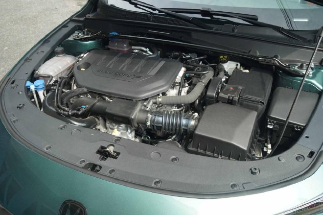 电动尾翼 四出排气 第三代UNI-V如何取悦年轻人