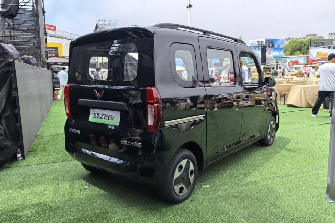 售5.78万元 五菱之光EV 305km进取型上市