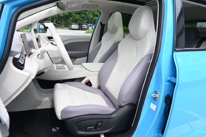 动感又实用的纯电小钢炮 全新MG4抢先试驾体验