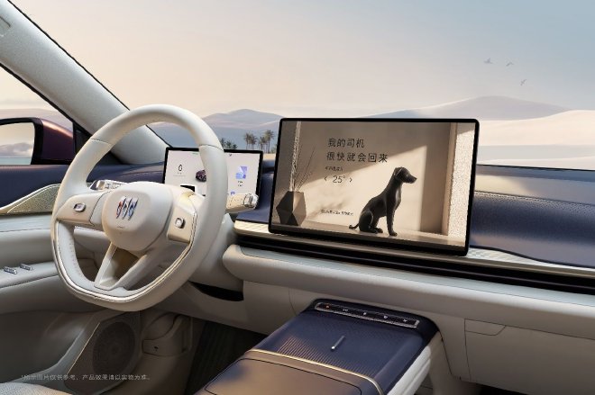 10.25吋全液晶仪表盘和15.6吋智能中控屏