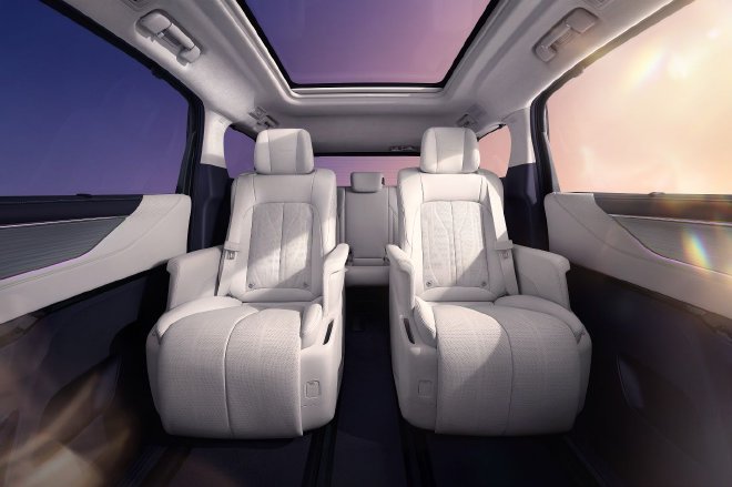 全车三排座椅标配Nappa真皮