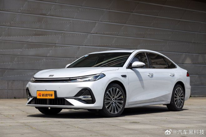 吉利银河A7静态体验：10万级家轿 “卷王”，实力究竟如何？