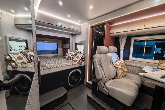 2025成都车展：上汽大通房车限时11.98万起