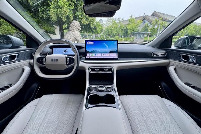 全民家轿标杆 吉利银河星耀6预售8.58万起