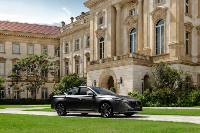 东风日产公布“油电同智”战略首车 天籁·鸿蒙座舱新车首发亮相