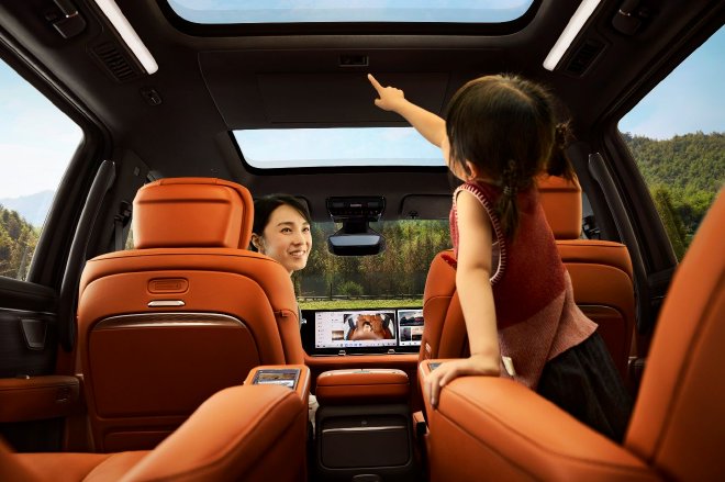 二排OMS摄像头可实现手势控车和乘员实时检测