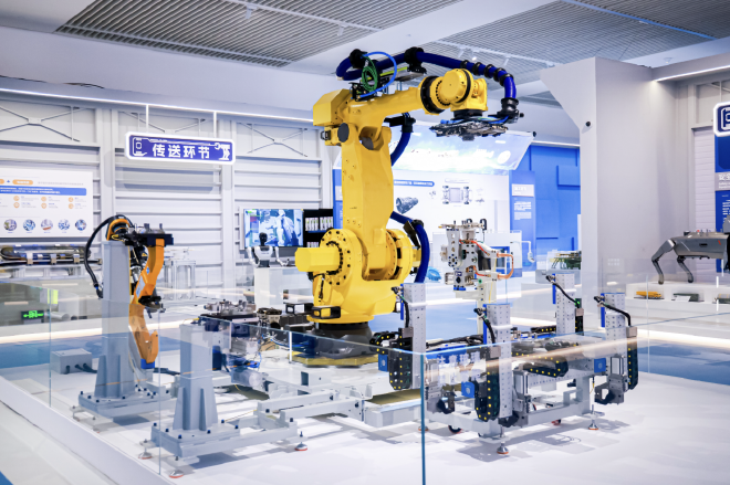 问界M9进国家博物馆 与“国之重器”并列展出