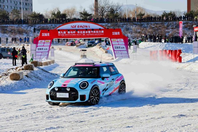 MINI双车出任东北亚冰雪汽车拉力赛安全车