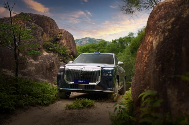 商务也要兼容智驾越野 岚图泰山正式推送首次全域OTA升级