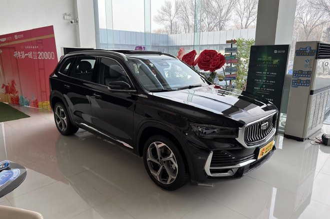 喝92#油+双14.6英寸大屏 探店吉利星越L全新长风系列