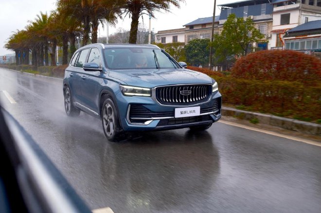 不玩虚的只拼体验 试驾星越L全新东方曜