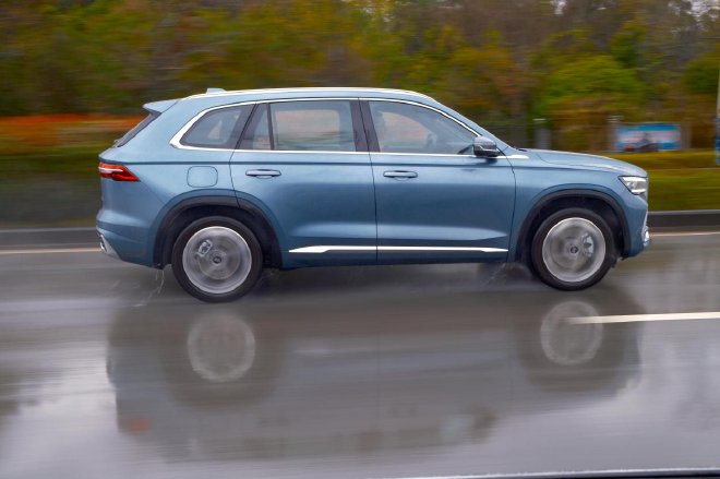 不玩虚的只拼体验 试驾星越L全新东方曜