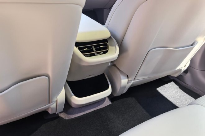 智能性能姿态全都要 试驾阿维塔06T