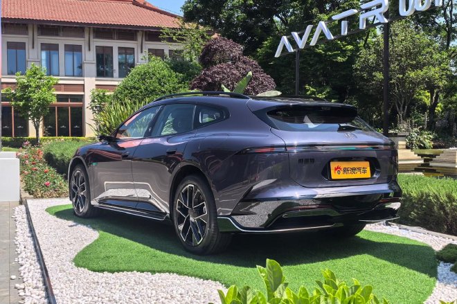 智能性能姿态全都要 试驾阿维塔06T