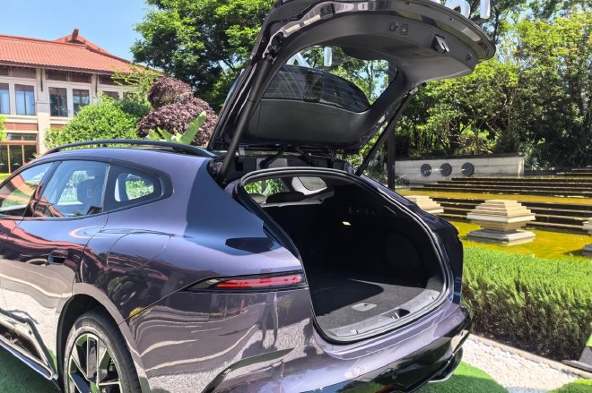 智能性能姿态全都要 试驾阿维塔06T