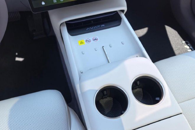 智能性能姿态全都要 试驾阿维塔06T