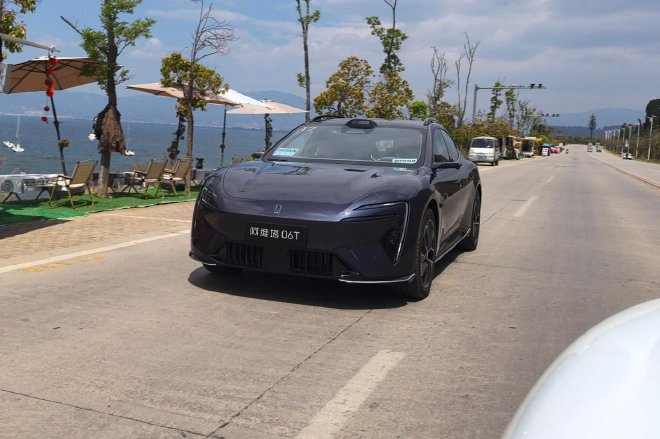 智能性能姿态全都要 试驾阿维塔06T