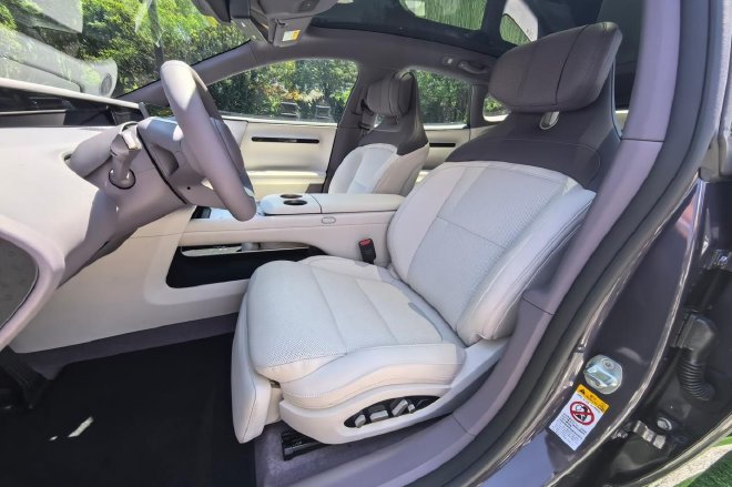 智能性能姿态全都要 试驾阿维塔06T