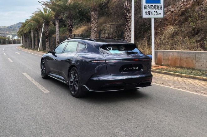 智能性能姿态全都要 试驾阿维塔06T