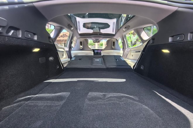 智能性能姿态全都要 试驾阿维塔06T