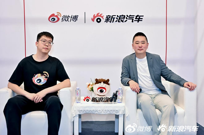 右一 北京现代副总经理 周斌