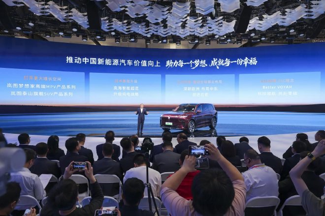 以用户体验为核心：岚图泰山X8预售发布会专访