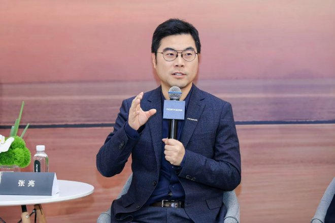 荣威品牌20周年：用AI原生重构家庭出行