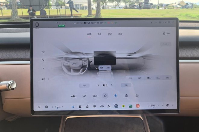 解锁“双舱”大平层 静态体验乐道L80