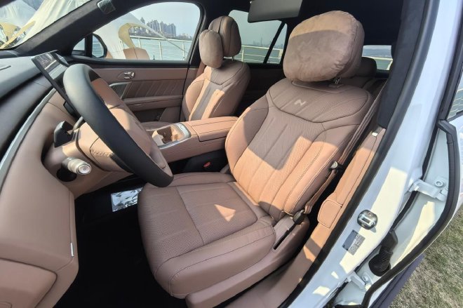 解锁“双舱”大平层 静态体验乐道L80