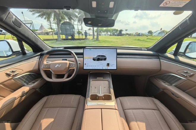 解锁“双舱”大平层 静态体验乐道L80