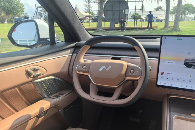 解锁“双舱”大平层 静态体验乐道L80