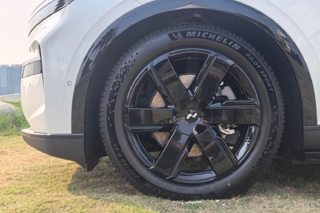 解锁“双舱”大平层 静态体验乐道L80