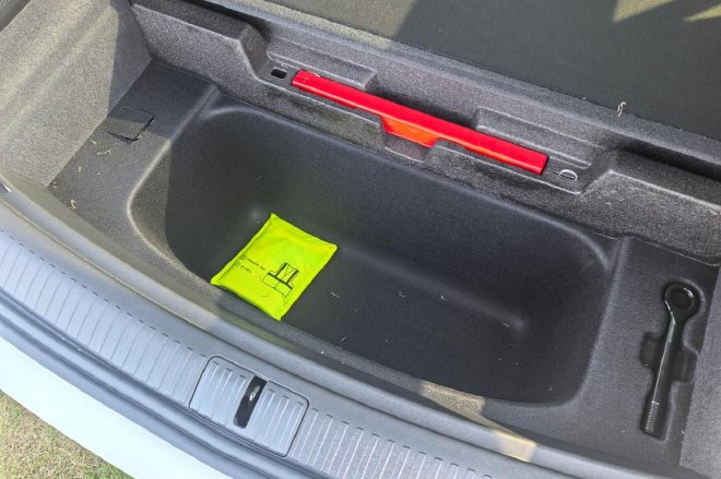 解锁“双舱”大平层 静态体验乐道L80