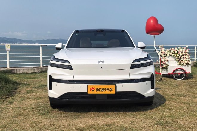 解锁“双舱”大平层 静态体验乐道L80