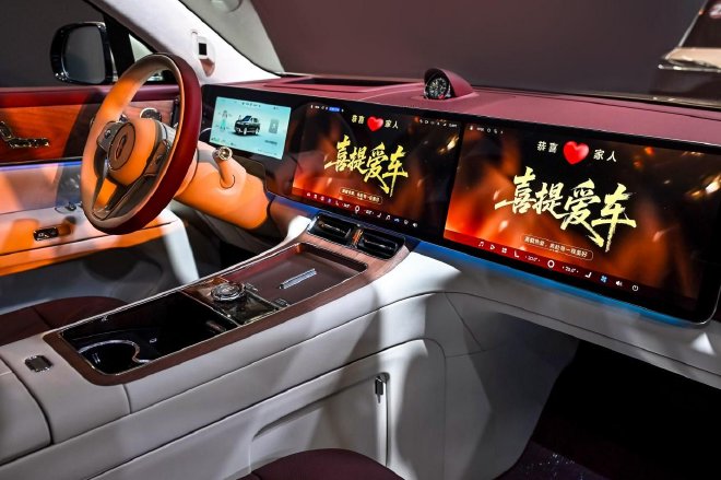 问界M9 Ultimate领世加长版正式交付