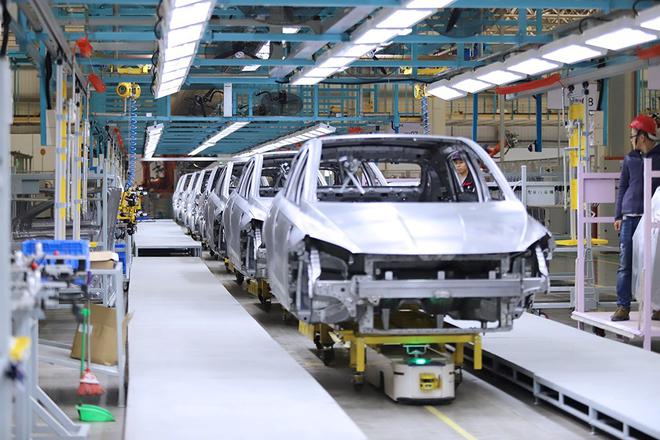 海马小鹏智能工厂焊装车间-焊装白车身