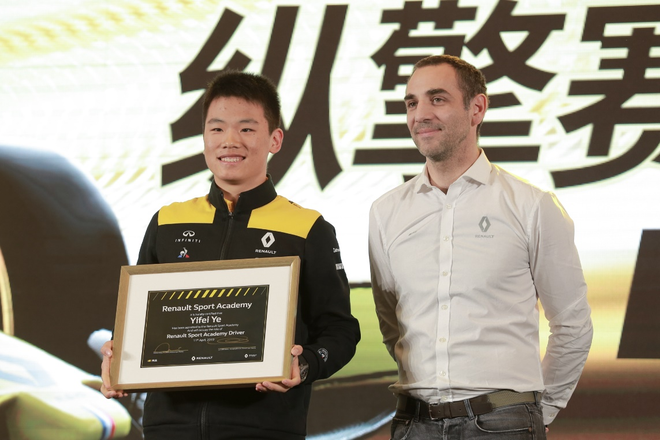 雷诺F1®车队总经理Cyril Abiteboul先生宣布中国车手叶一飞签约雷诺运动学院
