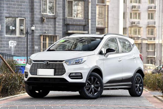 配图为老款元EV360