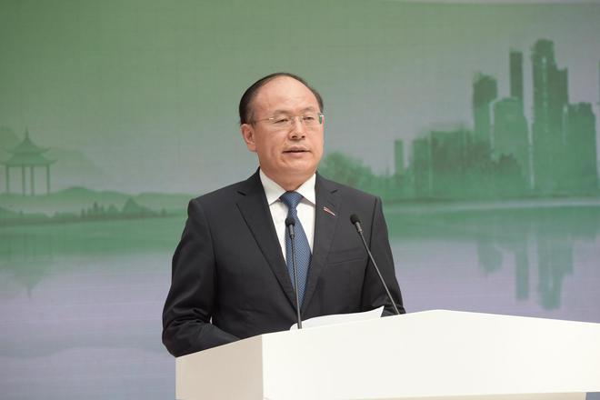 中国一汽董事、总经理、党委副书记奚国华致辞