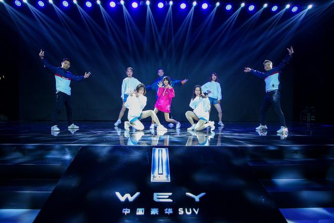 潮舞达人“代古拉K”携手WEY先锋舞团演绎燃情四射的专属“VV舞”