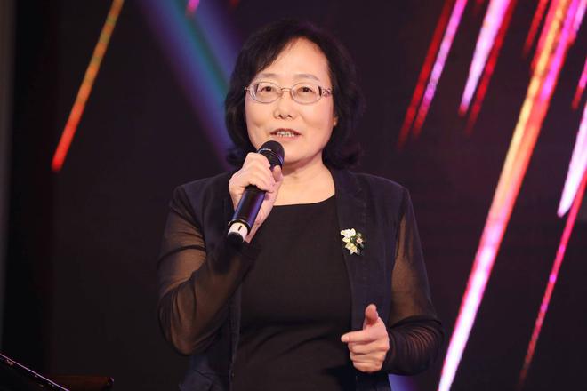 中国汽车工业协会副秘书长 中国汽车动力电池产业创新联盟秘书长许艳华发表致辞