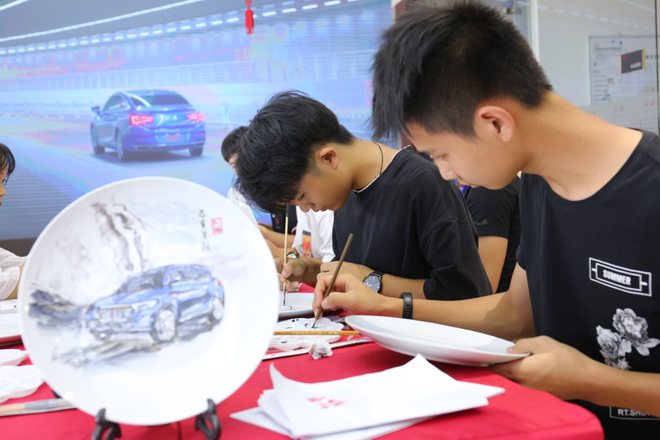 擎起·新程——突破十万，红旗开启新征程