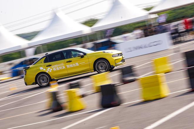 WTCR全球首次独揽前三！领克车队2020房车世界杯首站夺冠