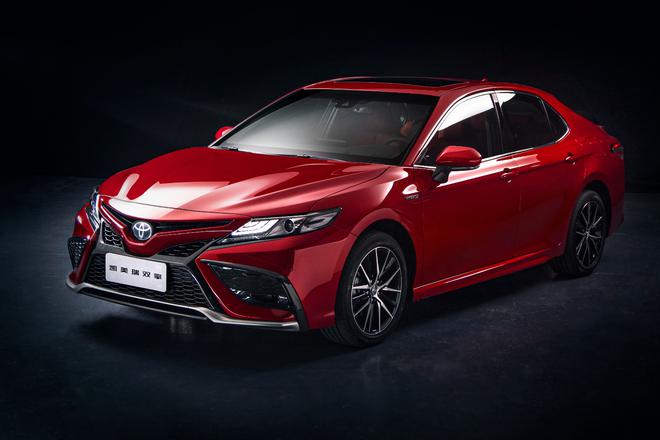 全新凯美瑞运动版车型极具动势之美，引领型格风潮