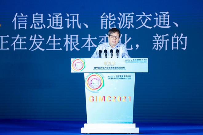 科技部原调研室主任、全国科技振兴城市经济研究会理事长胥和平做主题演讲