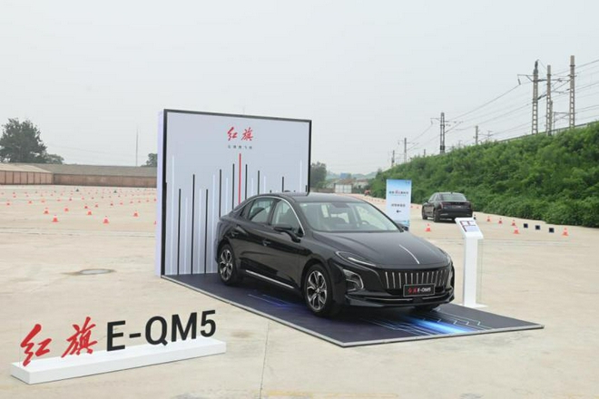 红旗E-QM5，共鉴出行进化新时代