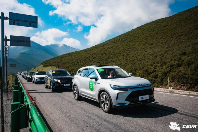 各显神通 环青海湖电动汽车挑战赛落幕