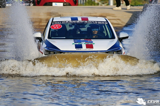 各显神通 环青海湖电动汽车挑战赛落幕